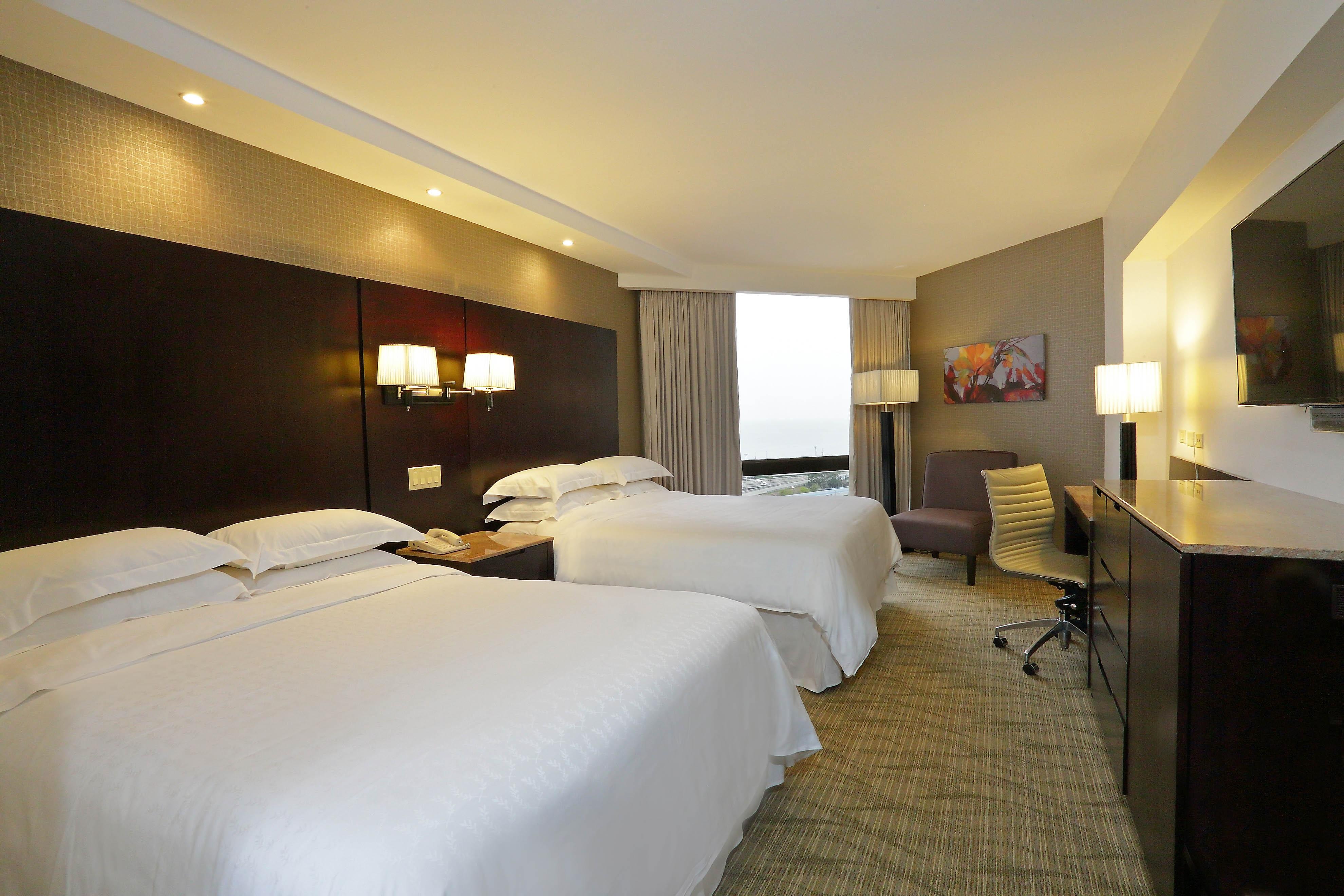 Sheraton Grand Panama Exterior foto A guest room at the Sheraton São Paulo.